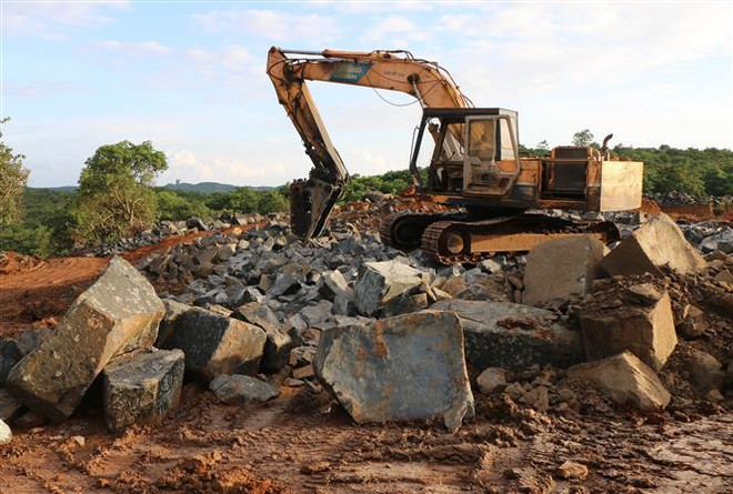 Bình Phước: Phát hiện công trường khai thác đá trái phép quy mô lớn ảnh 1