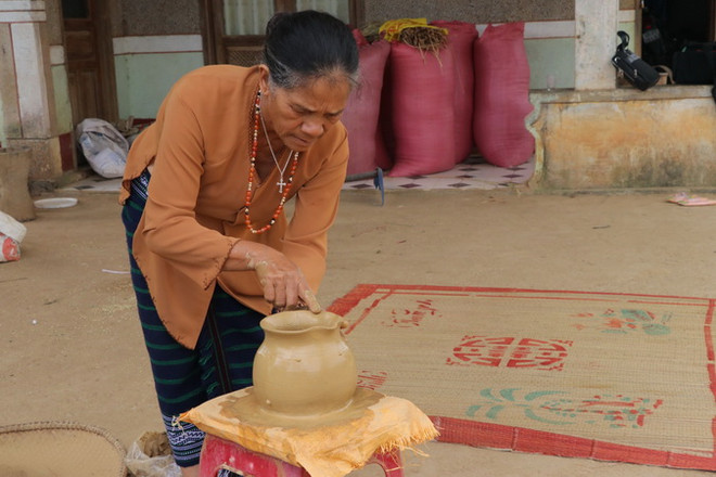 Lâm Đồng: Người giữ nghề làm gốm của đồng bào Chu Ru ảnh 2
