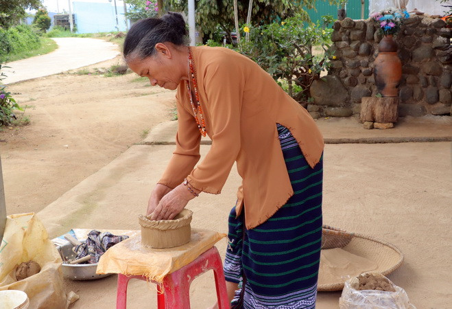 Lâm Đồng: Người giữ nghề làm gốm của đồng bào Chu Ru ảnh 4