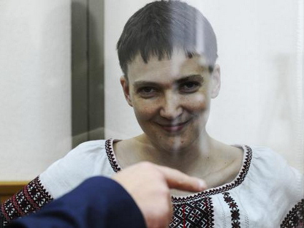 Hàng nghìn người tuần hành đòi Nga thả nữ phi công Ukraine ảnh 1