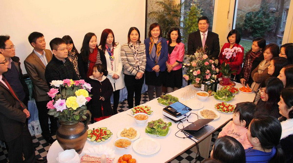 Ra mắt Hội Phu nhân, Phu quân và Cán bộ nữ Đại sứ quán tại Đức ảnh 1