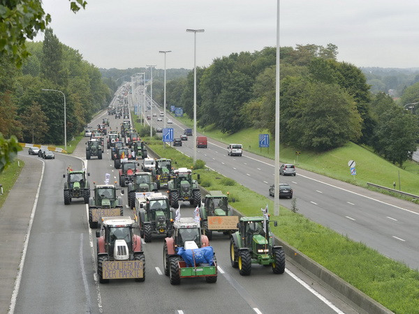 Cuộc biểu tình của nông dân bùng phát thành bạo lực tại Bỉ ảnh 2