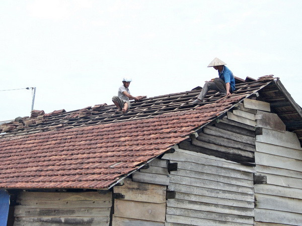 Lâm Đồng: Lốc xoáy sau mưa lớn kéo dài làm 150 căn nhà tốc mái ảnh 1