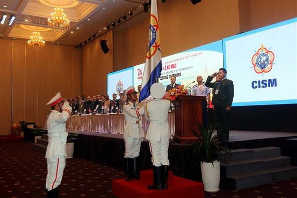 Nghi thức chào cờ bế mạc tại Phiên họp CISM lần thứ 74 năm 2019. (Ảnh: Thanh Vũ/TTXVN) Đại hội đồng Thể thao quân sự quốc tế thúc đẩy tình hữu nghị, đoàn kết ảnh 1