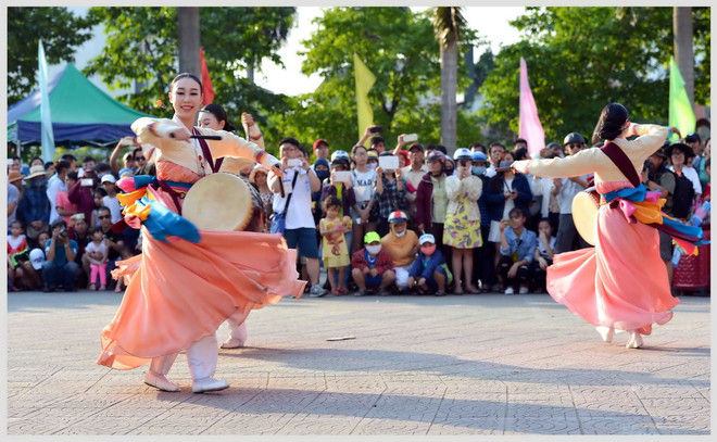 Hơn 2.200 nghệ sỹ trong và ngoài nước trình diễn tại Festival Huế 2016 ảnh 1