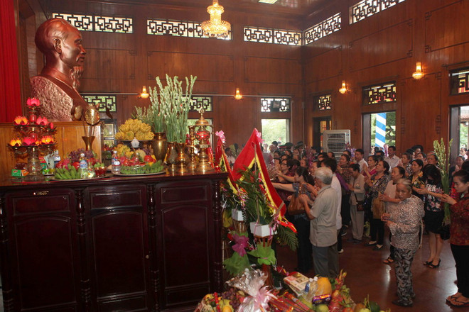 Lượng du khách về thăm quê Bác tăng đột biến ảnh 1