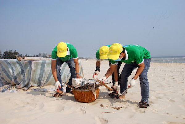 Tưng bừng đêm đại nhạc hội “Cùng hòa nhịp để làm sạch biển” ảnh 1