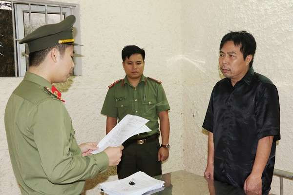 Đối tượng Cầm bị bắt giữ tại cơ quan công an. (Nguồn: Công an Hà Tĩnh) Hà Tĩnh: Khởi tố thêm 1 đối tượng môi giới người trốn đi nước ngoài ảnh 1