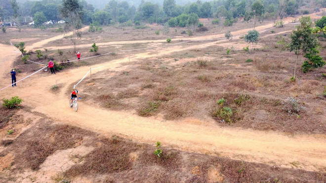 SEA Games 31: Indonesia giành huy chương Vàng băng đồng nam môn xe đạp ảnh 1