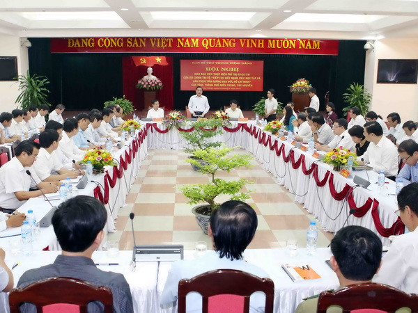 Đẩy mạnh việc học tập, làm theo tấm gương đạo đức Hồ Chí Minh ảnh 1