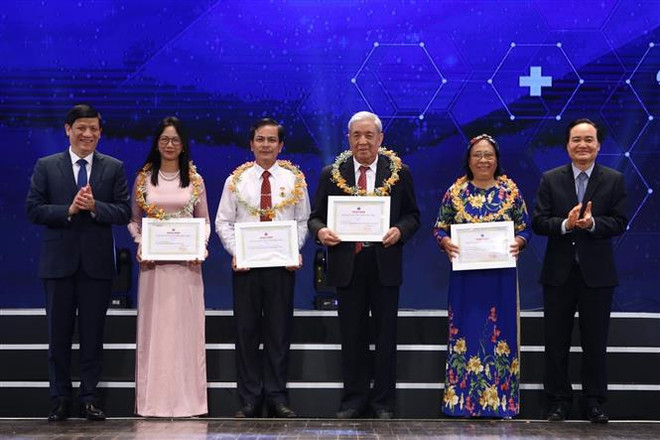 VietnamPlus đoạt giải Nhì cuộc thi viết 'Sự hy sinh thầm lặng' ảnh 2