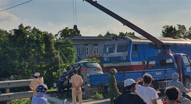 Hà Nam: Tàu hỏa va chạm với xe taxi, một người tử vong ảnh 1