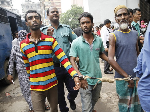 Cảnh sát Bangladesh thu giữ số lượng lớn vũ khí ở thủ đô Dhaka ảnh 1