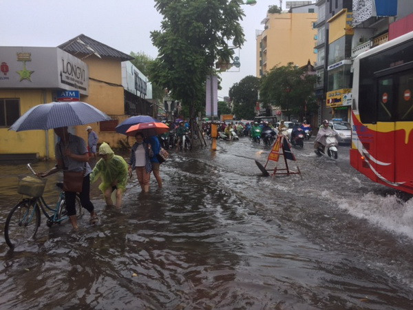 Bắc Bộ tiếp tục có mưa và dông, nguy cơ cao các vụ sạt lở đất ảnh 1