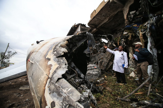 [Photo] Kenya: Máy bay vận tải lao xuống tòa nhà thương mại ảnh 1