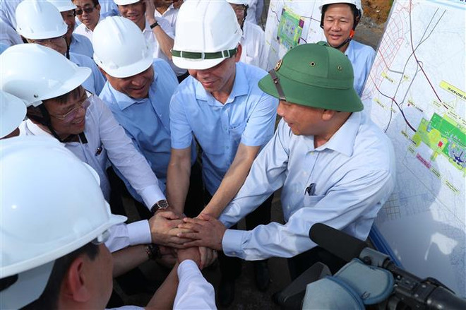 Thủ tướng Nguyễn Xuân Phúc kiểm tra tiến độ Dự án sân bay Long Thành ảnh 4