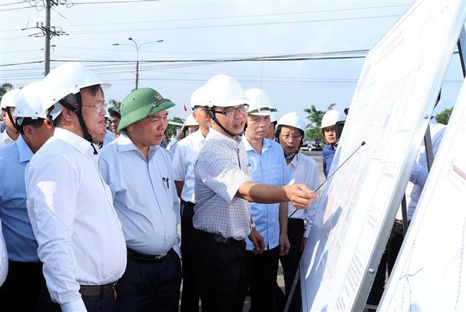 Thủ tướng Nguyễn Xuân Phúc kiểm tra tiến độ Dự án sân bay Long Thành ảnh 2