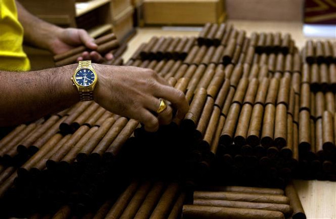 Brazil rút lại lệnh cấm bán cigar Cohiba nổi tiếng của Cuba ảnh 1