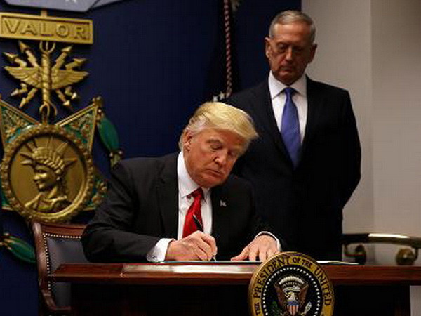 Tổng thống Mỹ Donald Trump ký sắc lệnh an ninh mạng mới ảnh 1