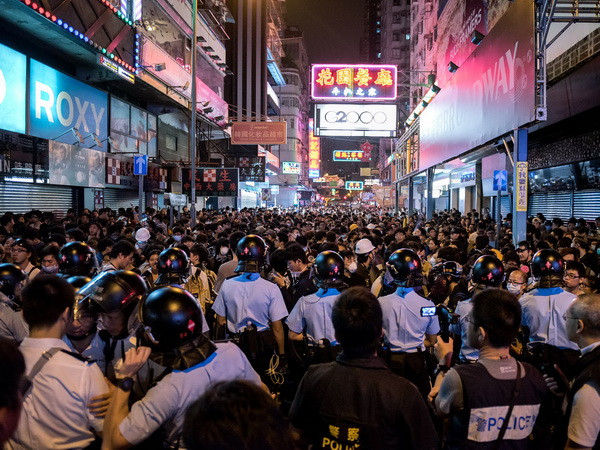 Hong Kong: Đụng độ ác liệt giữa cảnh sát và người biểu tình ảnh 1