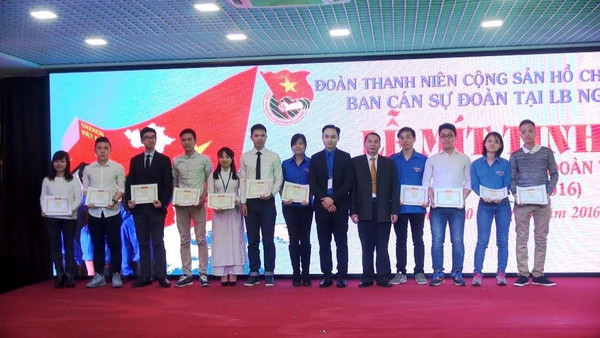 Míttinh tại Nga kỷ niệm 85 năm ngày thành lập Đoàn Thanh niên ảnh 1