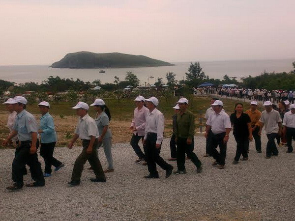 Hàng vạn người dân viếng mộ Đại tướng Võ Nguyên Giáp ảnh 3