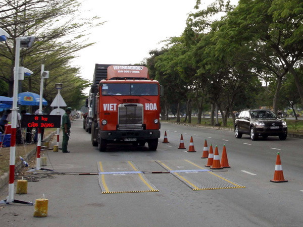 Xử lý nghiêm các đối tượng bảo kê hoạt động của xe quá tải ảnh 1