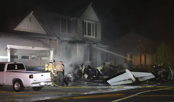 Cãi nhau với vợ, ông chồng Mỹ lái máy bay đâm thẳng vào nhà ảnh 1