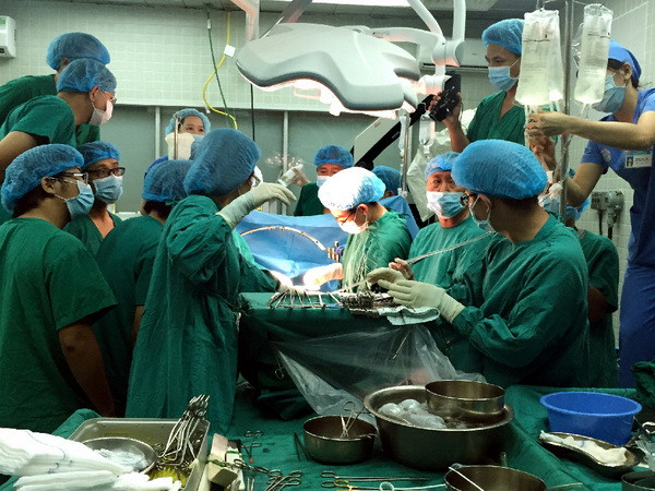 Yêu cầu làm rõ vụ tử vong sau mổ u ruột lành tại Bệnh viện Việt Đức ảnh 1