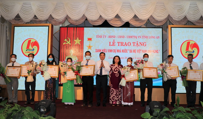 Long An: Tổ chức truy tặng danh hiệu cho 17 Mẹ Việt Nam Anh hùng ảnh 1