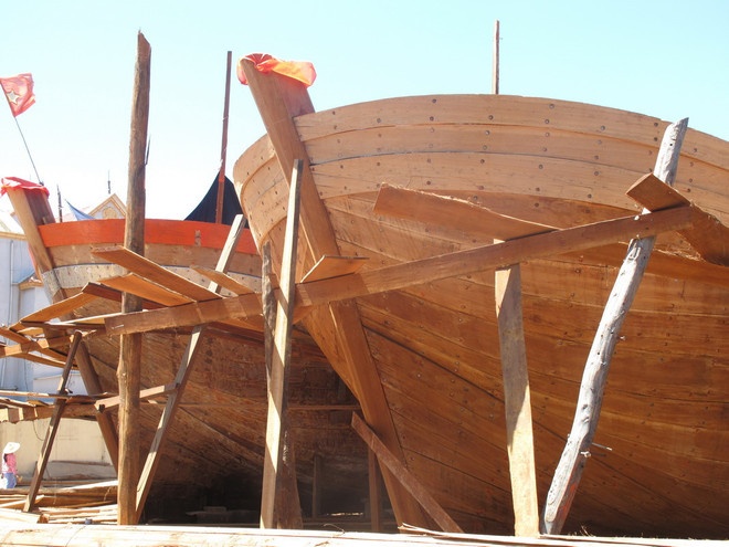 [Photo] Ngư dân Bình Định đóng mới nhiều tàu bám biển dài ngày ảnh 1