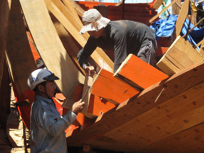 [Photo] Ngư dân Bình Định đóng mới nhiều tàu bám biển dài ngày ảnh 3
