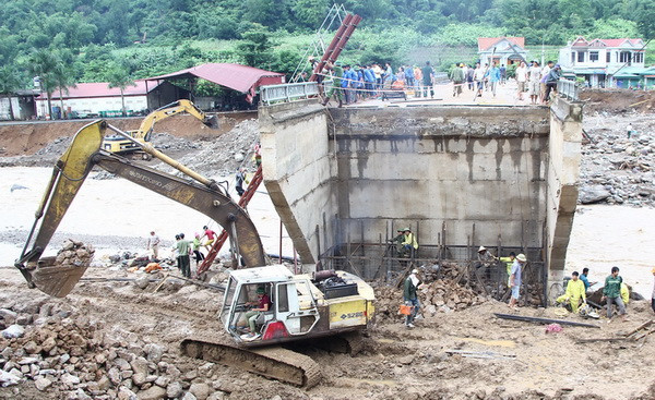Khắc phục tình trạng chia cắt giữa huyện Mường La với xã Nặm Păm ảnh 1