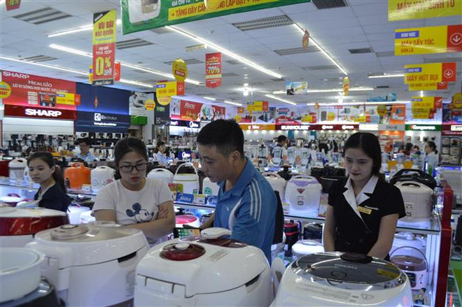 Nhiều mặt hàng giảm giá tới 90% trong tháng khuyến mại Hà Nội 2019 ảnh 1