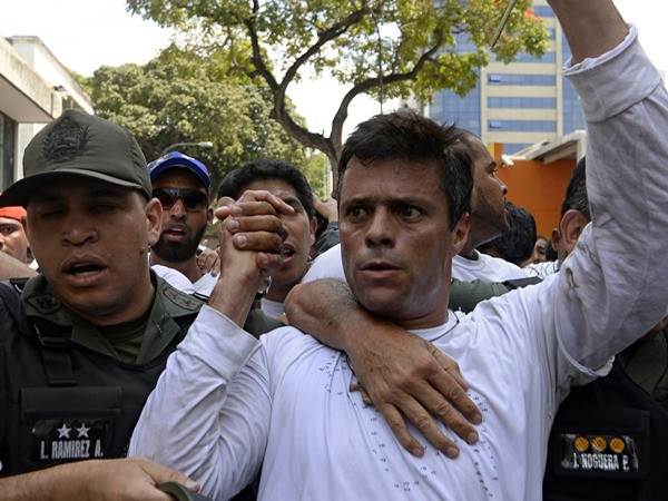 Tê liệt giao thông tại Caracas sau vụ thủ lĩnh đối lập bị bắt ảnh 1