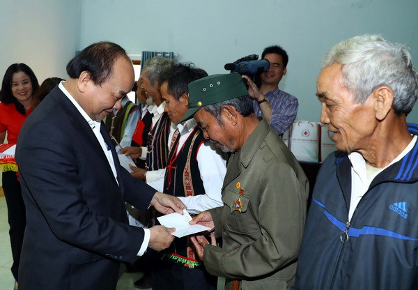 Thủ tướng tặng quà Tết đồng bào dân tộc thiểu số tỉnh Đắk Nông ảnh 1