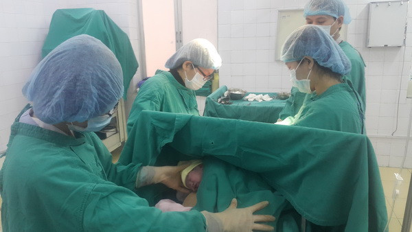 Cấp cứu kịp thời một trường hợp suy thai do tắc mạch rốn ảnh 1