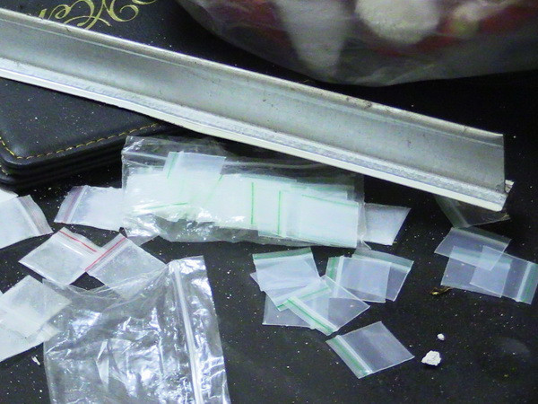 Kiểm tra quán bar, phát hiện hàng chục thanh niên nghi dùng ma túy ảnh 1