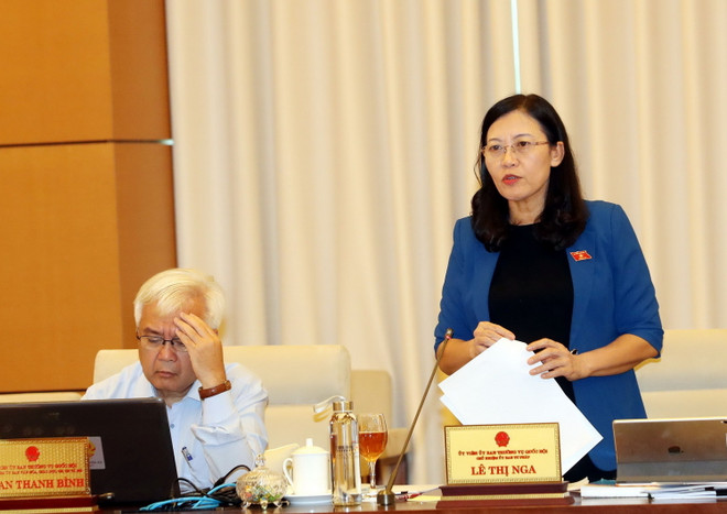 Chủ nhiệm Ủy ban Tư pháp của Quốc hội Lê Thị Nga trình bày báo cáo thẩm tra. (Ảnh: Trọng Đức/TTXVN) Luật Giám định tư pháp: Hoàn thiện thể chế về giám định tư pháp ảnh 1