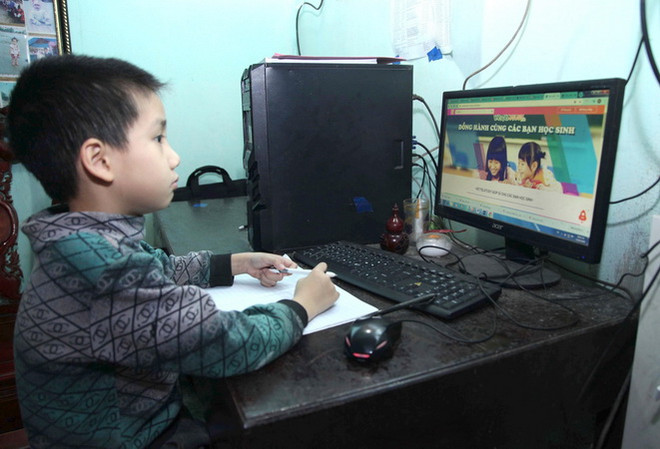 Gần 1.250 học sinh nghèo ở Vĩnh Phúc được tặng thiết bị học online ảnh 1