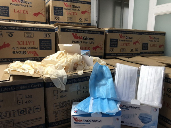 TP.HCM: Phát hiện hàng triệu khẩu trang, găng tay y tế kém chất lượng ảnh 1