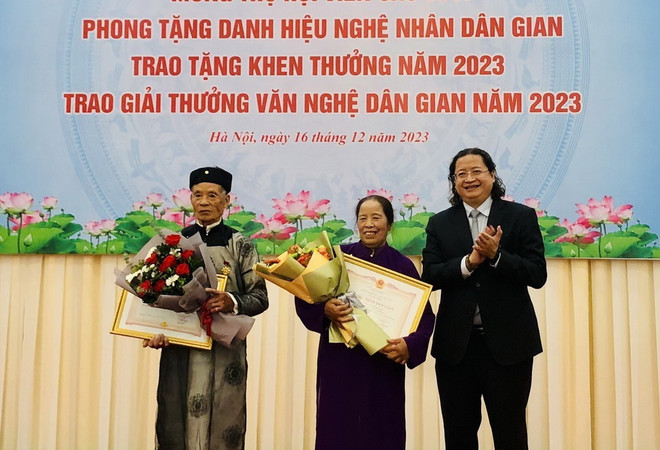 ttxvn-phong-tang-danh-hieu-nghe-nhan-gian-nam-2023-7028.jpg