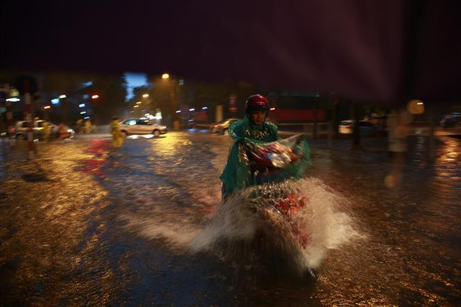 Áp thấp nhiệt đới có khả năng mạnh lên thành bão trong 24 giờ tới ảnh 1