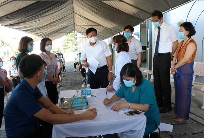 Điều chỉnh thời gian lấy mẫu xét nghiệm, nâng sức khỏe cho cán bộ y tế ảnh 2