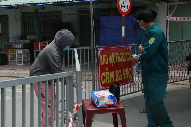 Long An khoanh vùng, cách ly 117 hộ liên quan đến các ca dương tính ảnh 1