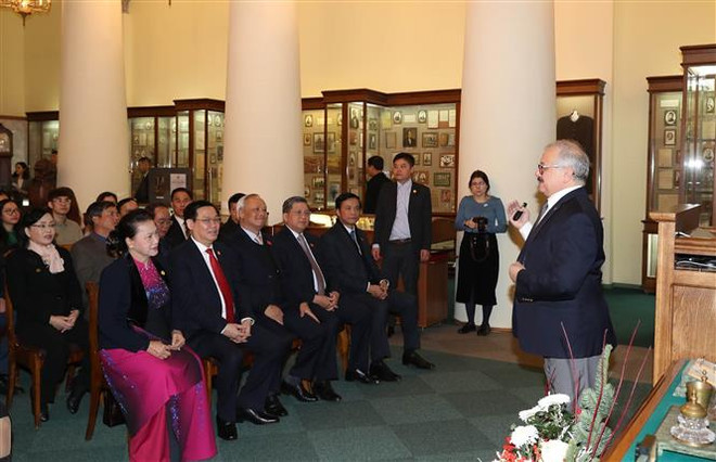 Chủ tịch Quốc hội thăm trường Đại học Tổng hợp Liên bang Kazan ảnh 2