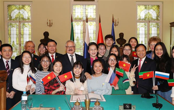 Chủ tịch Quốc hội thăm trường Đại học Tổng hợp Liên bang Kazan ảnh 4