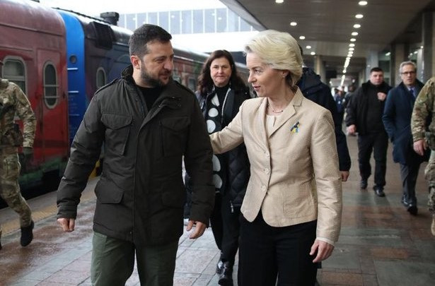 Chủ tịch EC Ursula von der Leyen bất ngờ thăm Ukraine ảnh 1