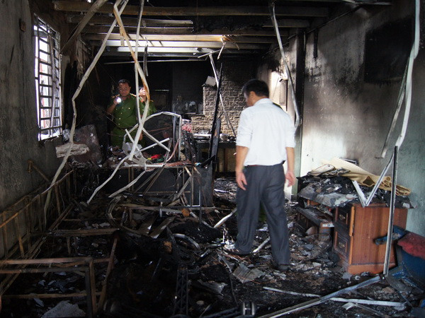 Thăm hỏi và hỗ trợ gia đình nạn nhân trong vụ cháy ở Bình Dương ảnh 1