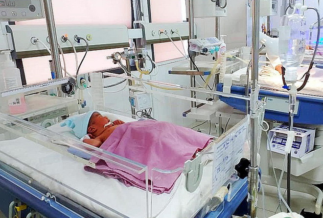 Sóc Trăng: Cứu sống mẹ con sản phụ nguy kịch bằng kỹ thuật ECMO ảnh 1